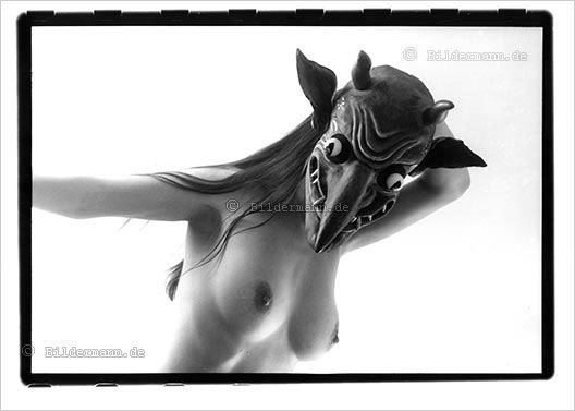 künstlerische Aktfotografie mit Titel: "Mask" von Bildermann.de, Dresden/Germany