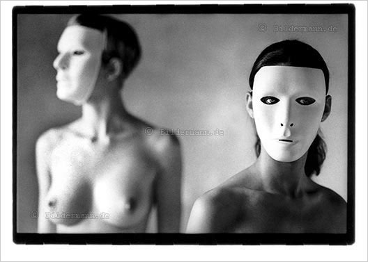 künstlerische Aktfotografie mit Titel: "S+F Maske" von Bildermann.de, Dresden/Germany